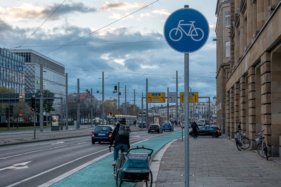 Stadt Leipzig Investierte 125.000 Euro: Neuer Fahrradstreifen Am ...