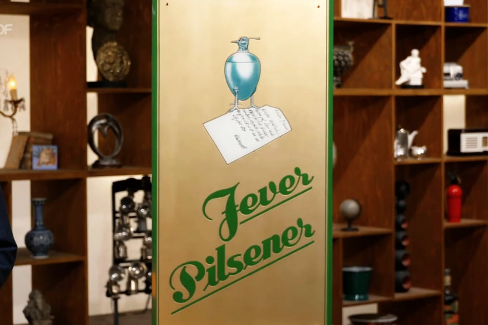Die Reklame der Jever Pilsener Brauerei besteht aus Glas und stammt aus dem 1950er-Jahren. Schätzwert: bis zu 600 Euro.