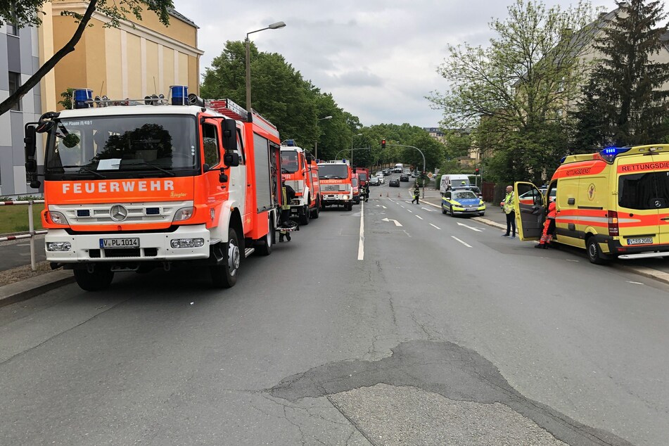 Polizei, Feuerwehr und Rettungswagen sind vor Ort.