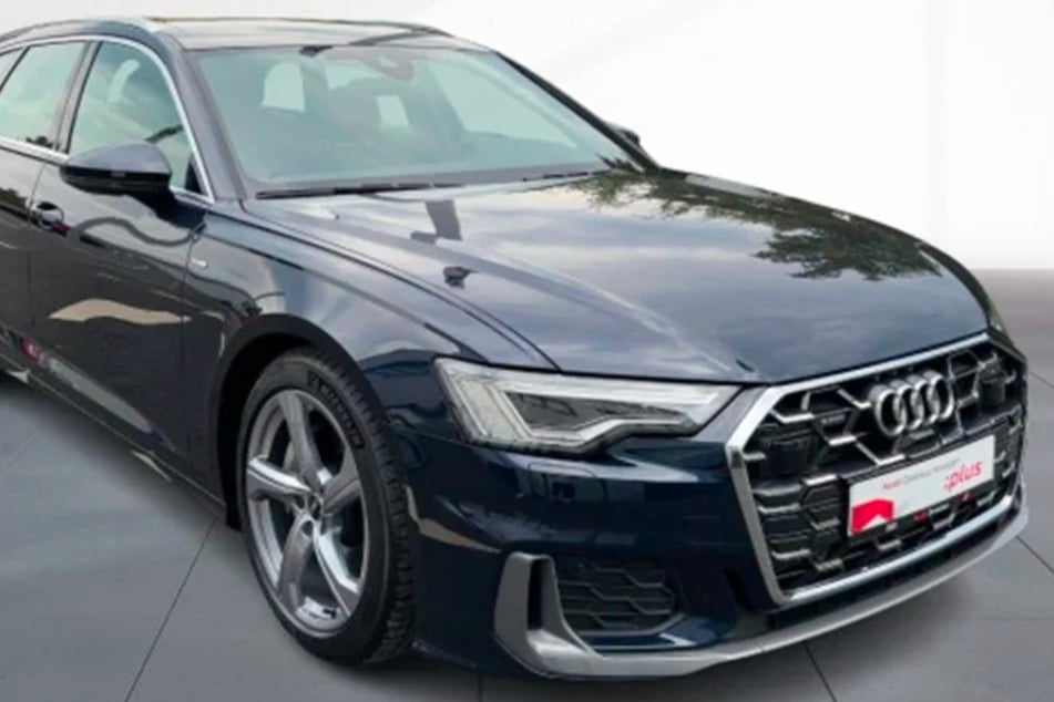 Der Audi A6 Avant 45 TDI S line quattro Matrix Navi Pano 180 kW (245 PS)