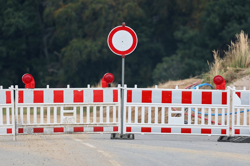 Autofahrer und KVB-Fahrgäste in Köln müssen sich im Oktober auf Einschränkungen und Umwege einstellen. (Symbolbild)