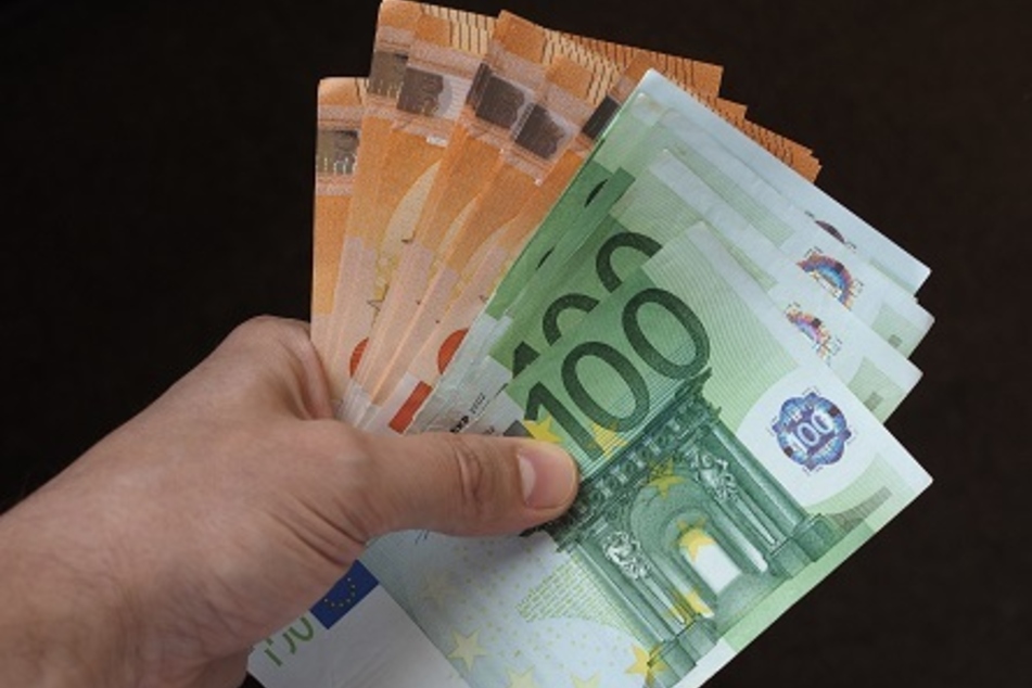 78.000 Euro knöpften Betrüger einem Rentner aus Loschwitz ab. (Symbolbild)
