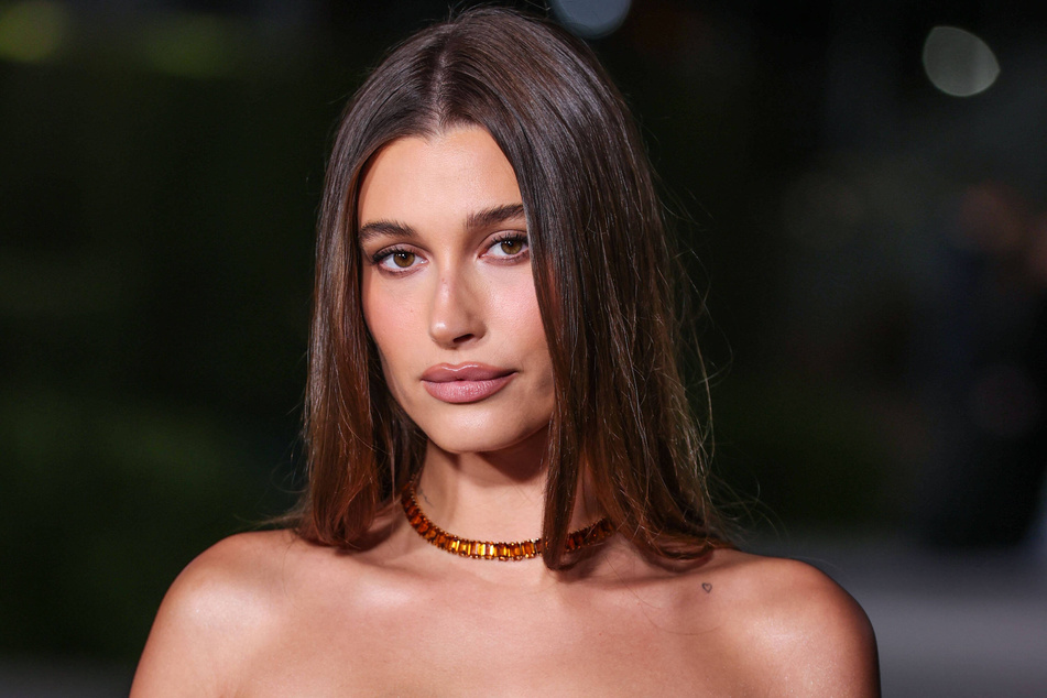 Hailey Bieber ist Model und veröffentlicht regelmäßig ihre Outfits auf Instagram.