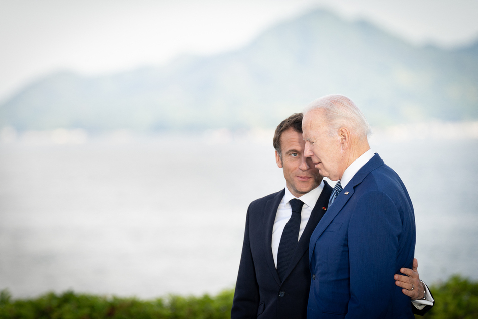 US President Joe Biden (r.) confused his French counterpart Emmanuel Macron with a long-dead predecessor.