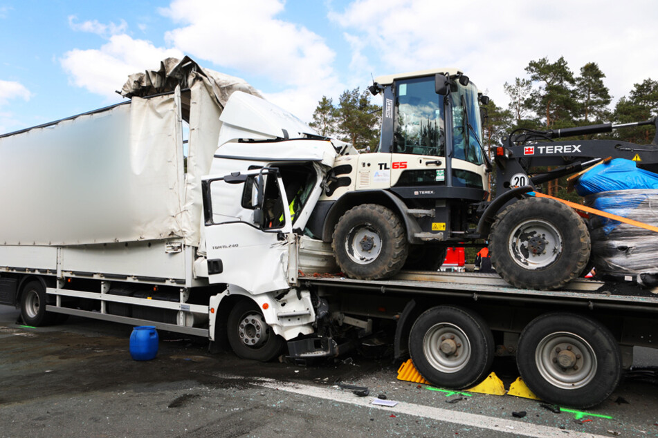 Tödlicher Auffahrunfall: LKW-Fahrer stirbt auf Autobahn