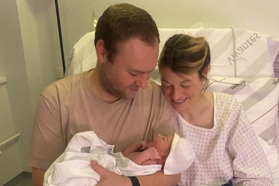 Emil und seine Eltern begrüßen das neue Jahr 2026.