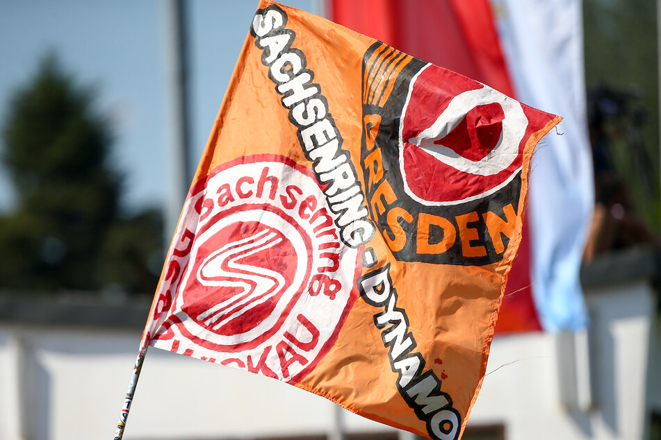 Zwei Freunde in einer Liga - und auf einer Fahne.