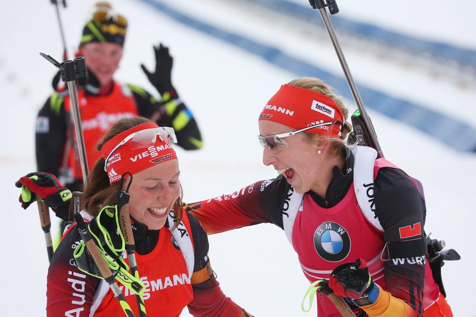 Laura Dahlmeier (†31, l.) und Franziska Preuß (31) im März 2015 beim Weltcup in Russland.