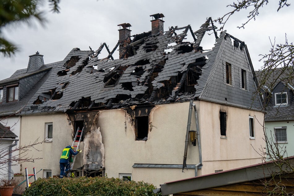 Was für eine Tragödie: In Rochlitz brannte dieses Haus teilweise ab. Zwei Personen fielen dem Feuer zum Opfer.