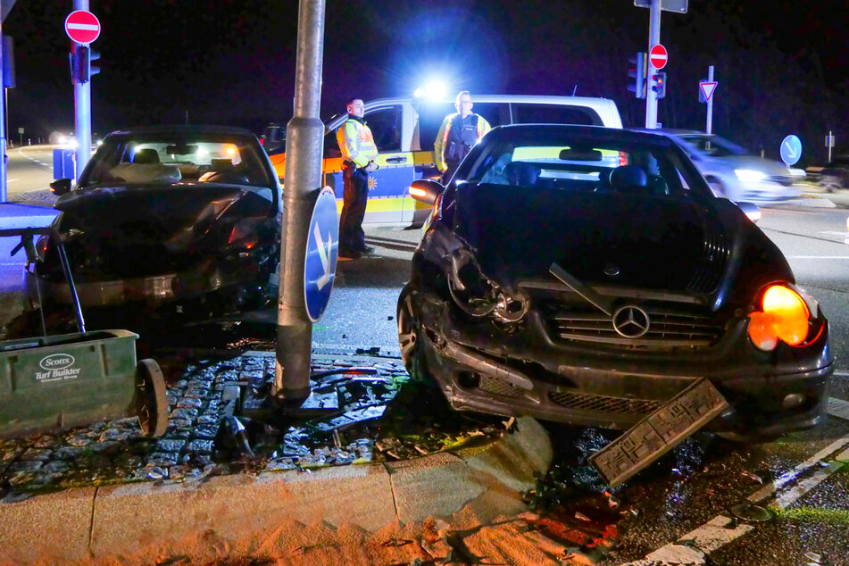Frontalcrash zwischen Mercedes und VW: 27-Jährige schwer verletzt