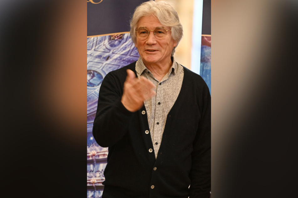 Dirigent Jonathan Darlington (68) sieht ein bisschen aus wie Schauspiel-Legende Richard Gere (74).