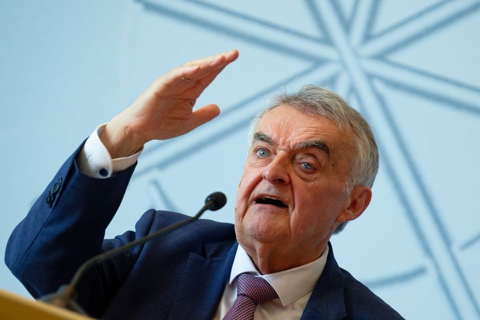 Herbert Reul (73, CDU) ist seit 2017 Innenminister des Landes Nordrhein-Westfalen. (Archivbild)