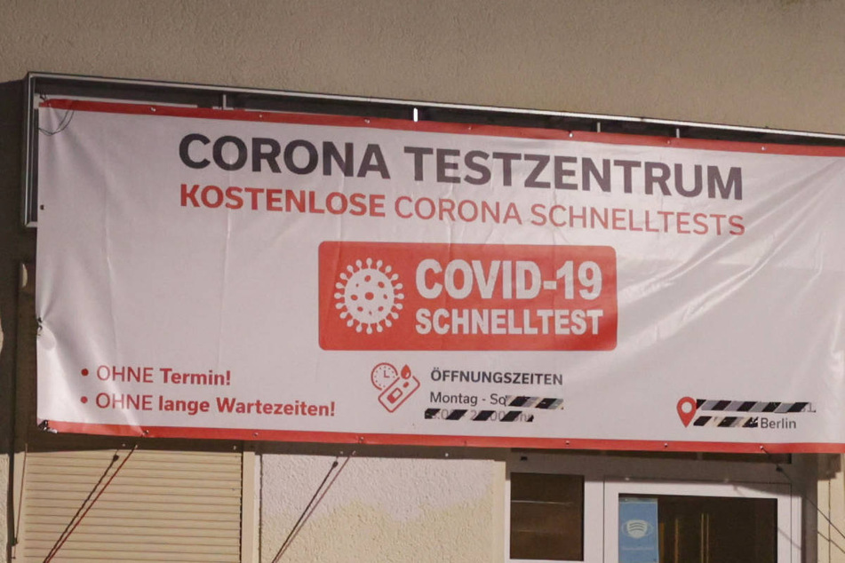Der Angeklagte hatte mit erfundenen Corona-Testzentren fast 650.000 Euro vom Staat ergaunert. (Symbolfoto)