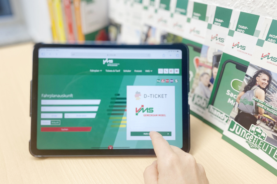 Einfach vms.de besuchen und Deutschlandticket beantragen.