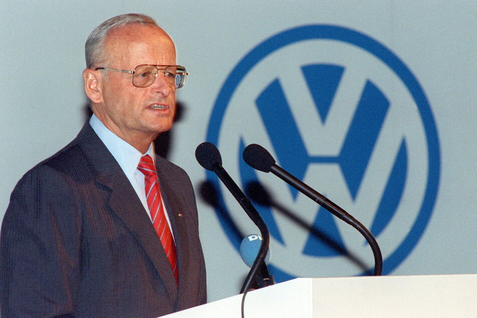 Der Stadtrat gedachte am Mittwoch des ehemaligen VW-Chefs Carl Hahn, der im Januar 2023 im Alter von 96 Jahren verstarb.