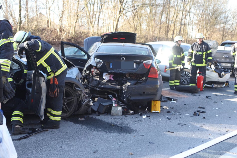 Die A23 war nach einem Unfall mit mehreren Fahrzeugen gesperrt. Vier Personen wurden leicht verletzt.