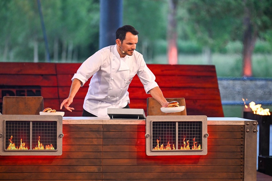Star-Koch Steffen Henssler (52) ist bekannt für seine spektakulären Küchen-Duelle im TV.