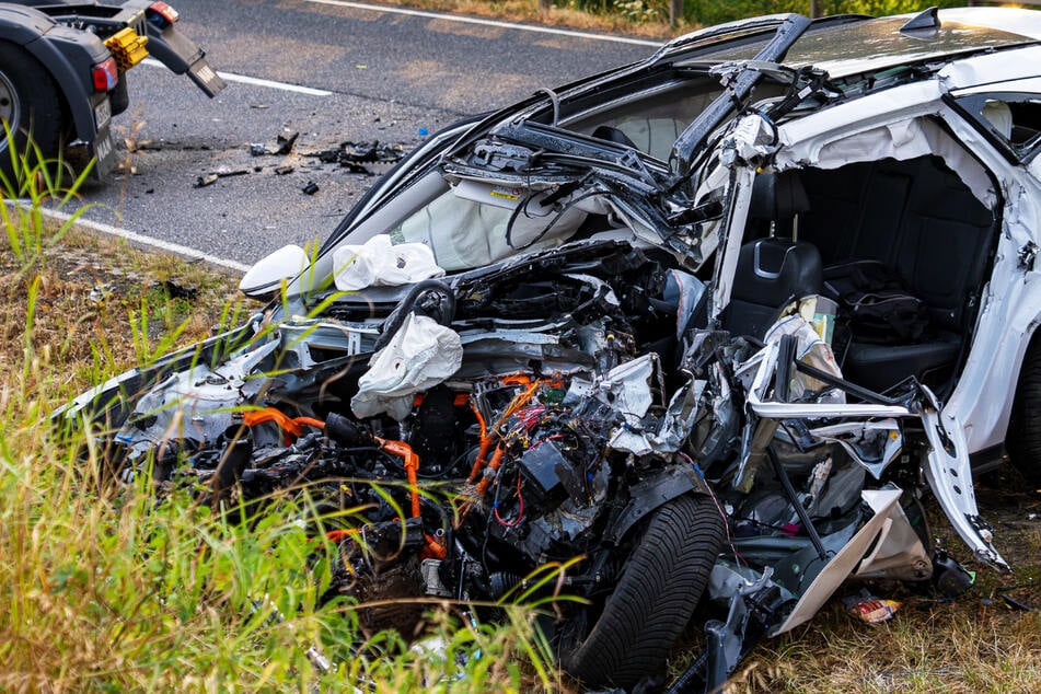 Tödlicher Unfall auf der B83 bei Melsungen: Für den Fahrer dieses Hyundai kam jede Hilfe zu spät.