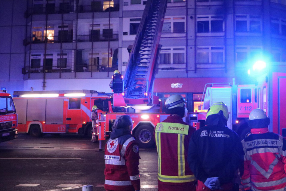 Die Feuerwehr war mit insgesamt 60 Kräften vor Ort.