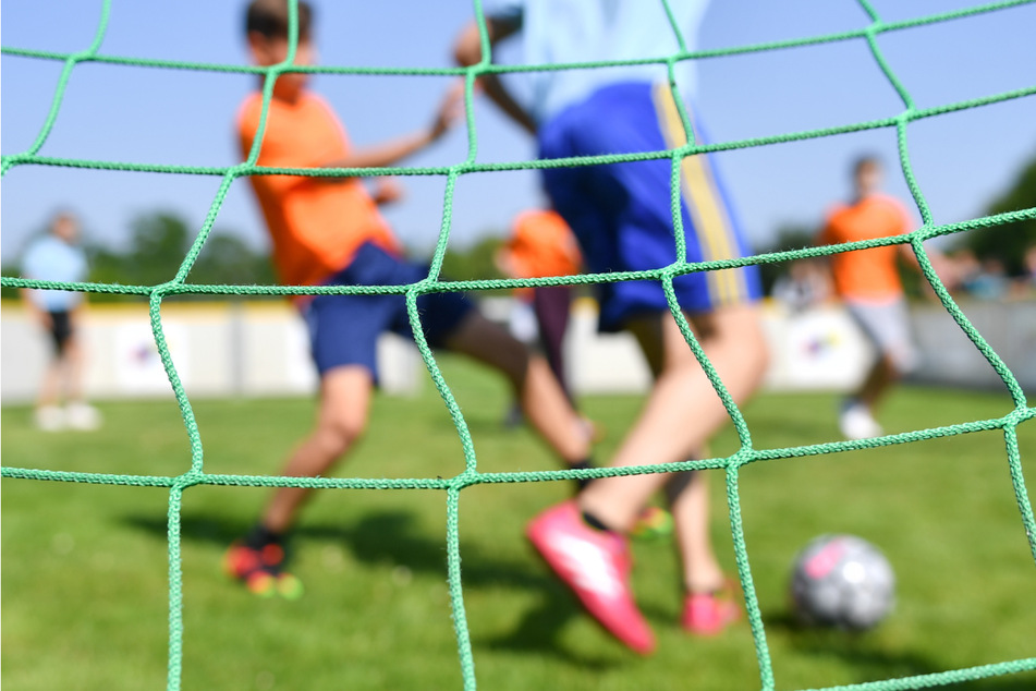 Auch Hobby-Fußballer müssen im November wohl auf den Freizeit-Kick verzichten.