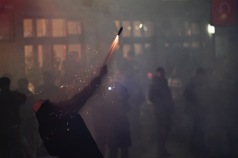 Zahlreiche Menschen verletzten sich in der Silvesternacht an den Händen.