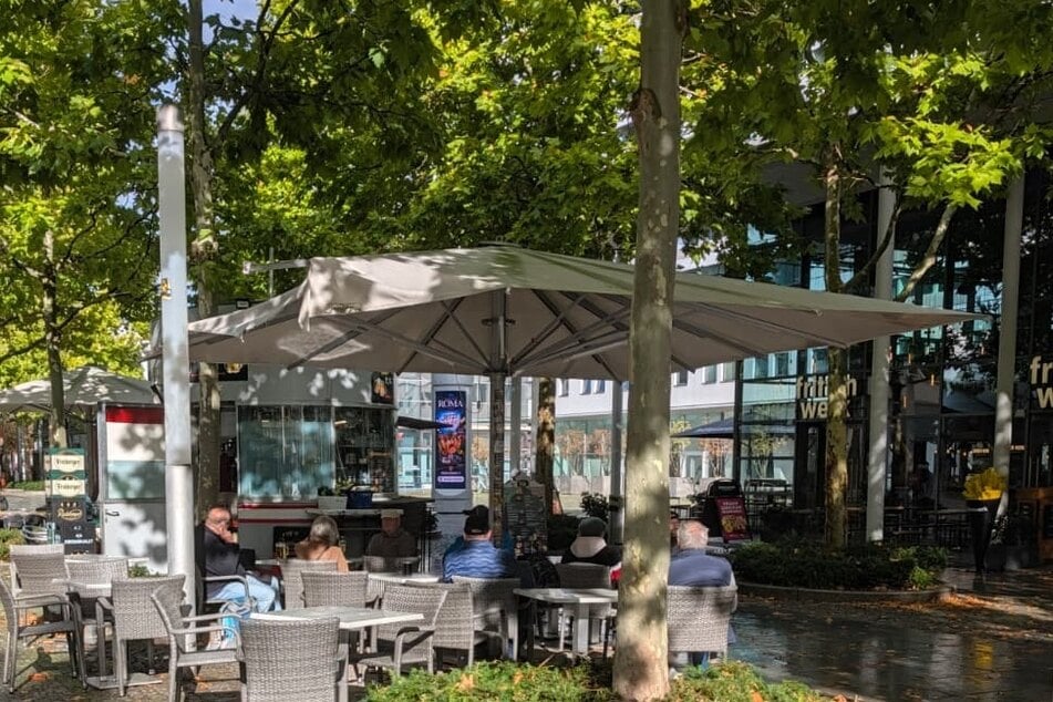 Auch am Sonntag war einer der noch geöffneten Pavillons gut besucht.
