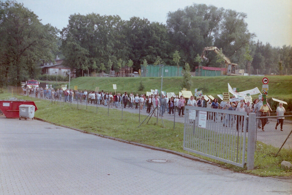 Am 1. Juli 1998 marschierten die Mittelbacher in Richtung Grüna, um mit den Bürgern im Nachbarort gemeinsam gegen die drohende Eingemeindung zu protestieren.