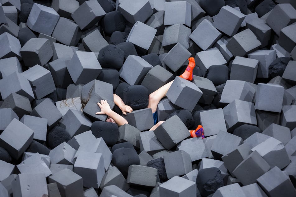 Keine Lust, bei dem schlechten Wetter nur in der Bude zu hocken? Dann ab eine Trampolinhalle – Workout inklusive. (Symbolfoto)