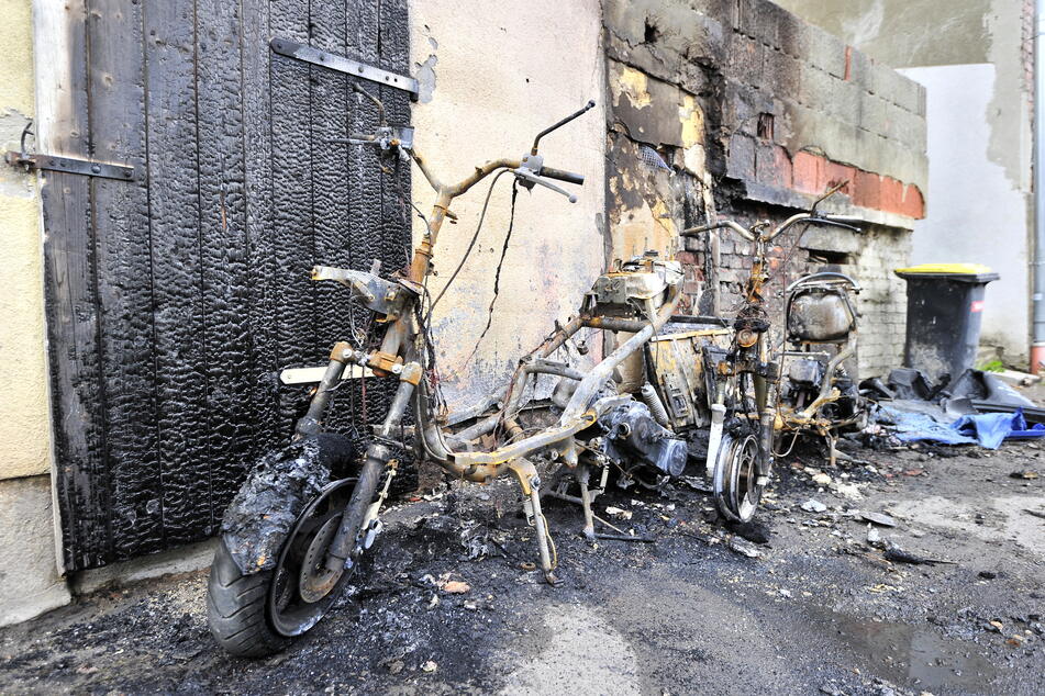 Zwei Motorroller und ein Flachbild-TV verbrannten zwischen Innerer Zwickauer- und Beethovenstraße.