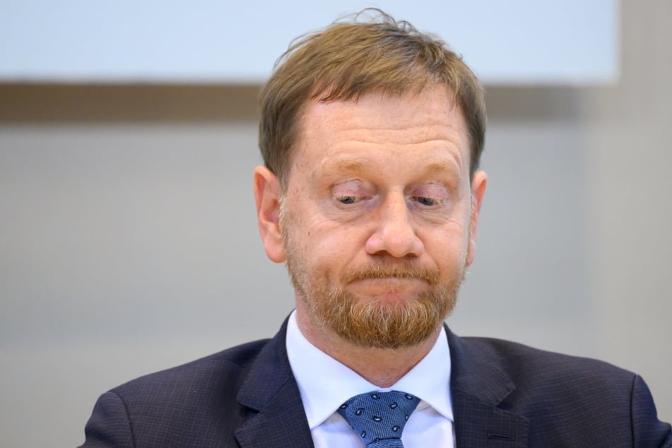 Michael Kretschmer (49, CDU) scheint ratlos.