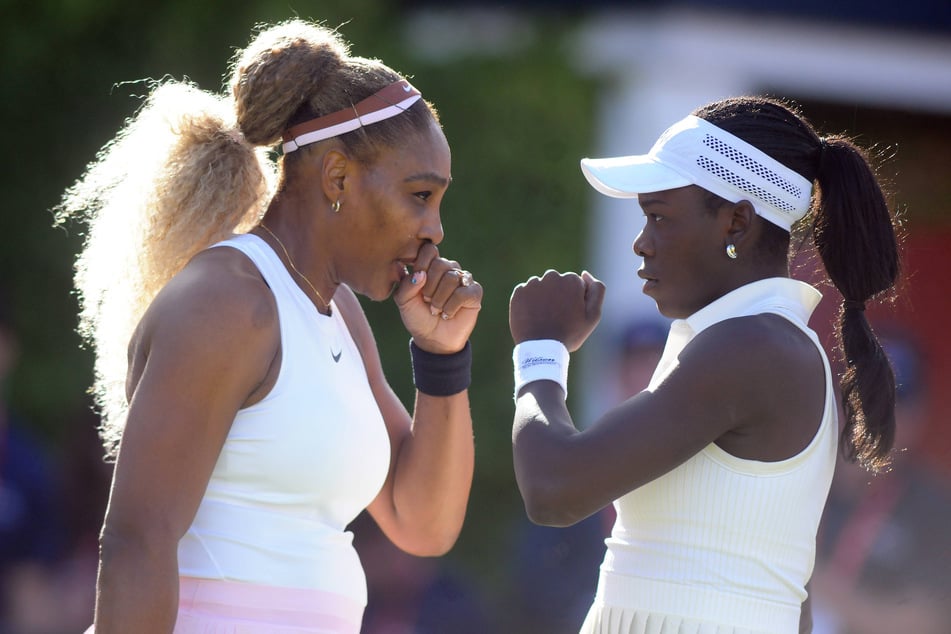 Serena Williams' (l.) return to competitive tennis could be in trouble after her doubles partner, Victoria Mboko, retired due to an injury in her singles match.