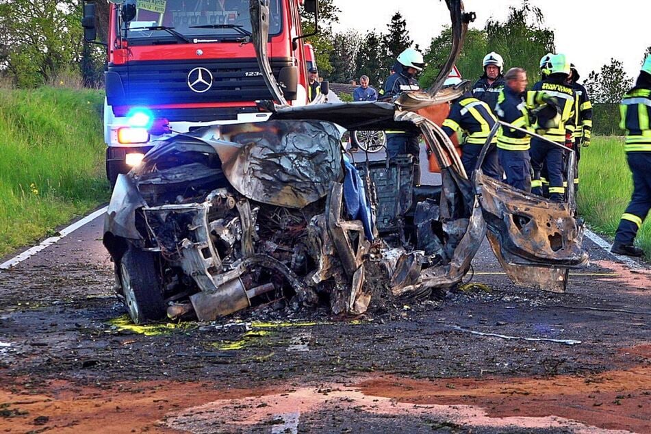 Der Fahrer des Autos konnte nach dem Crash nicht mehr gerettet werden.