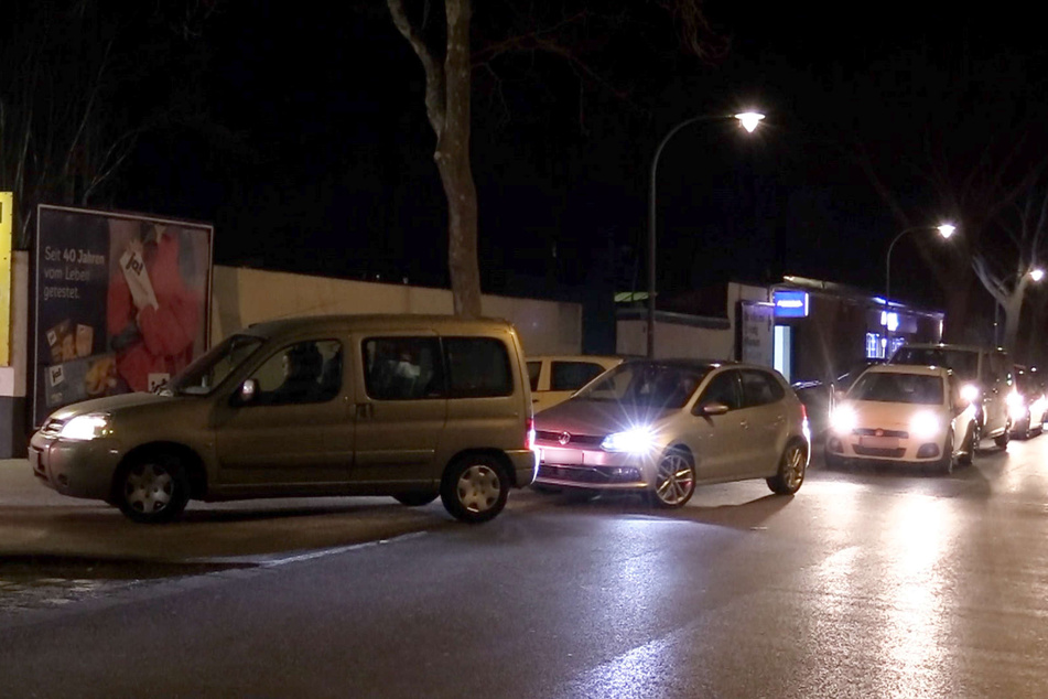 Sturm auf Tankstelle: App zeigte 1,25 Euro für Benzin an, vor Ort erleben Autofahrer Überraschung