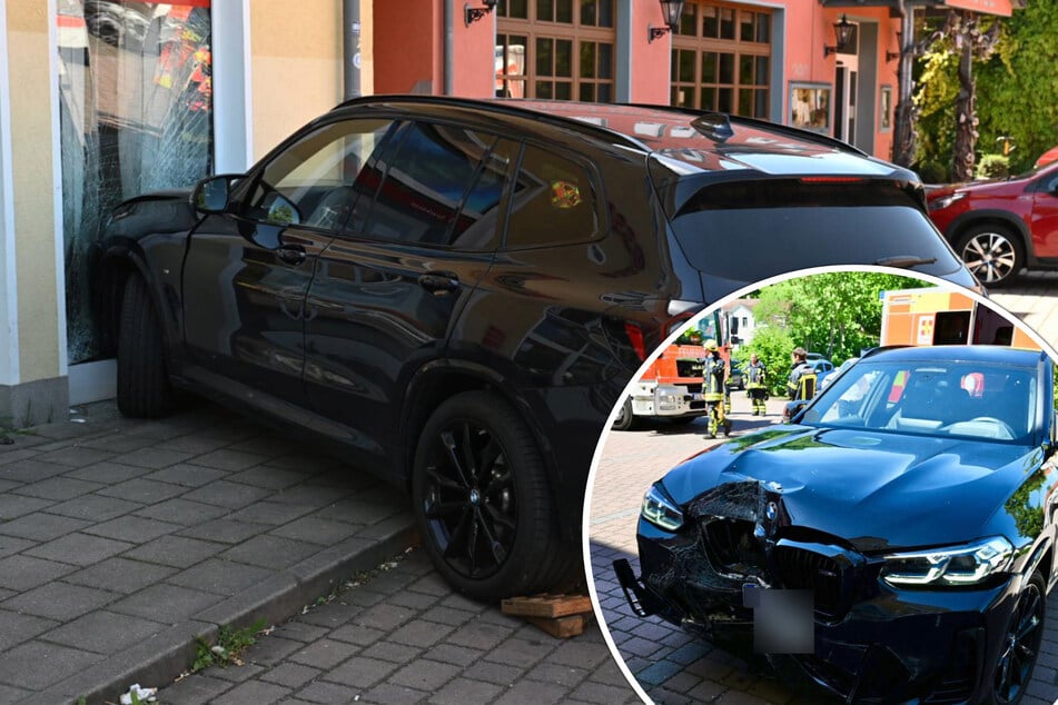 BMW kracht in Sparkassen-Filiale