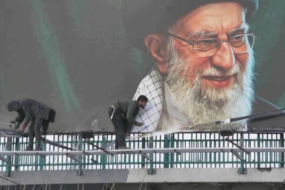 Der iranische Staatsführer Ajatollah Ali Chamenei (†86) starb infolge eines gezieltern Luftangriffes in Teheran.