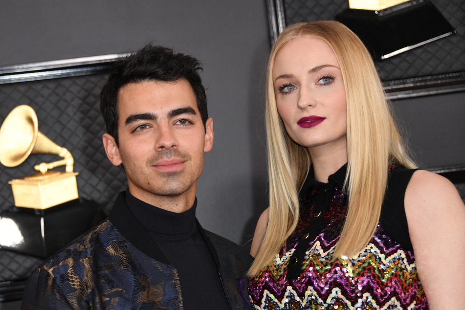 Joe Jonas (l.) and Sophie Turner's divorce appears to be hitting some more drama as proceedings are reactivated.