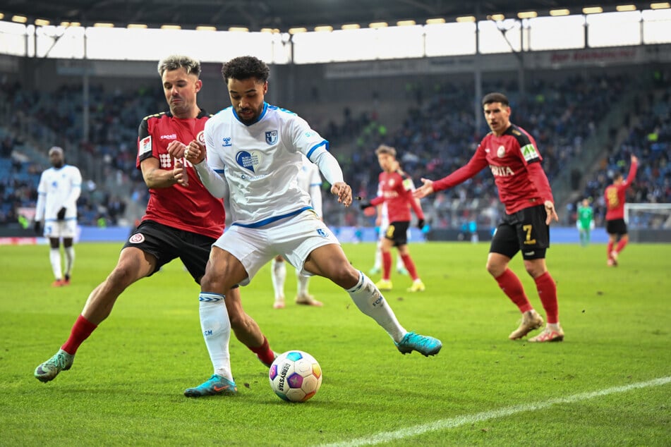 Linksverteidiger Leon Bell Bell (27, v.) wird nicht am Spiel gegen Holstein Kiel teilnehmen.