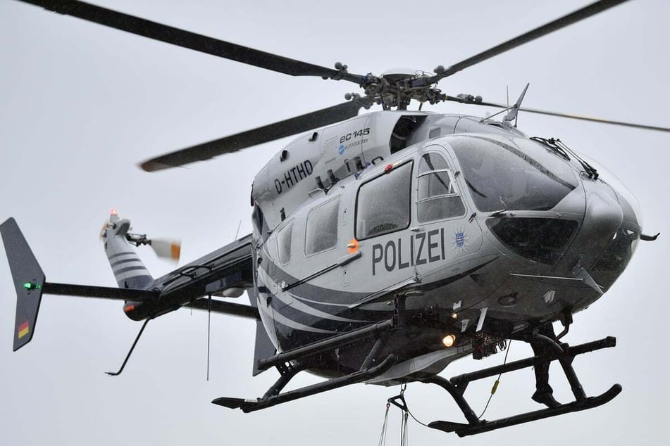 Auch ein Polizeihubschrauber kam zum Einsatz. (Symbolbild)