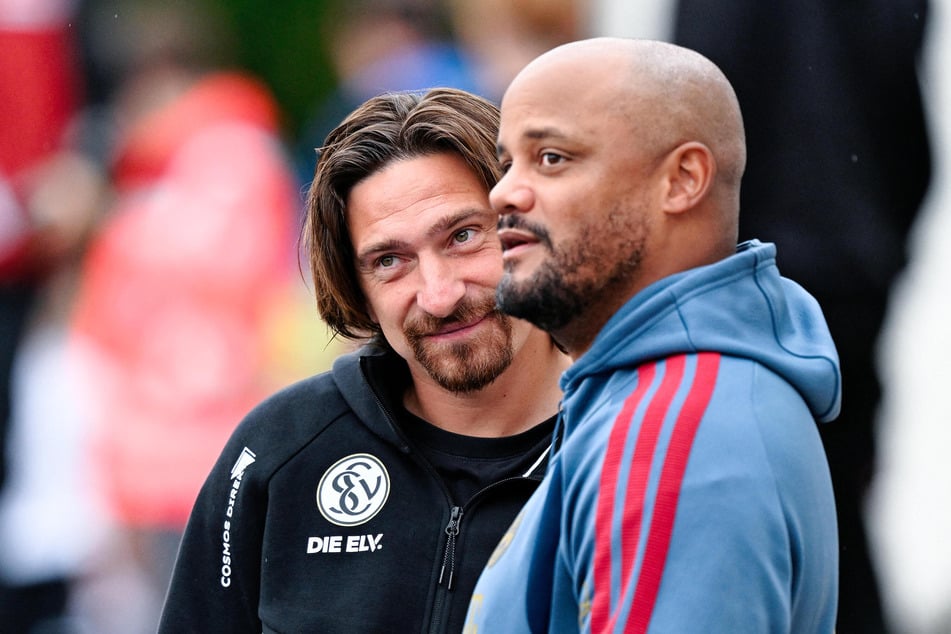 Elversberg-Trainer Vincent Wagner (40, l.) durfte nach der Aufhebung seiner Gelb-Rot-Sperre neben Vincent Kompany (40) an der Seitenlinie stehen.