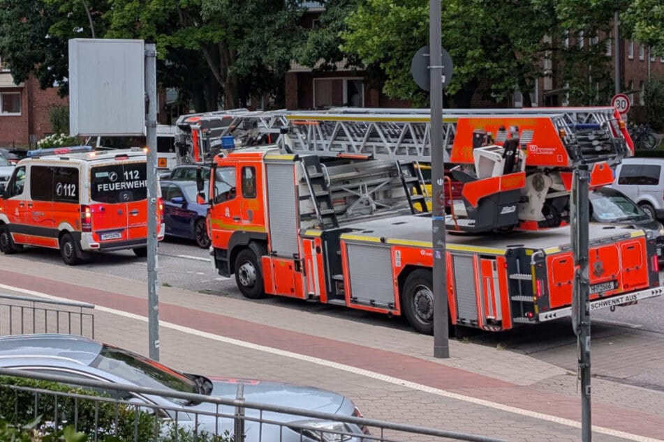 Die Feuerwehr wurde am Sonntag zum Schwimmbad an der Holstenstraße alarmiert. Kinder hatten beim Spielen die Brandmeldeanlage ausgelöst, es wurde evakuiert.