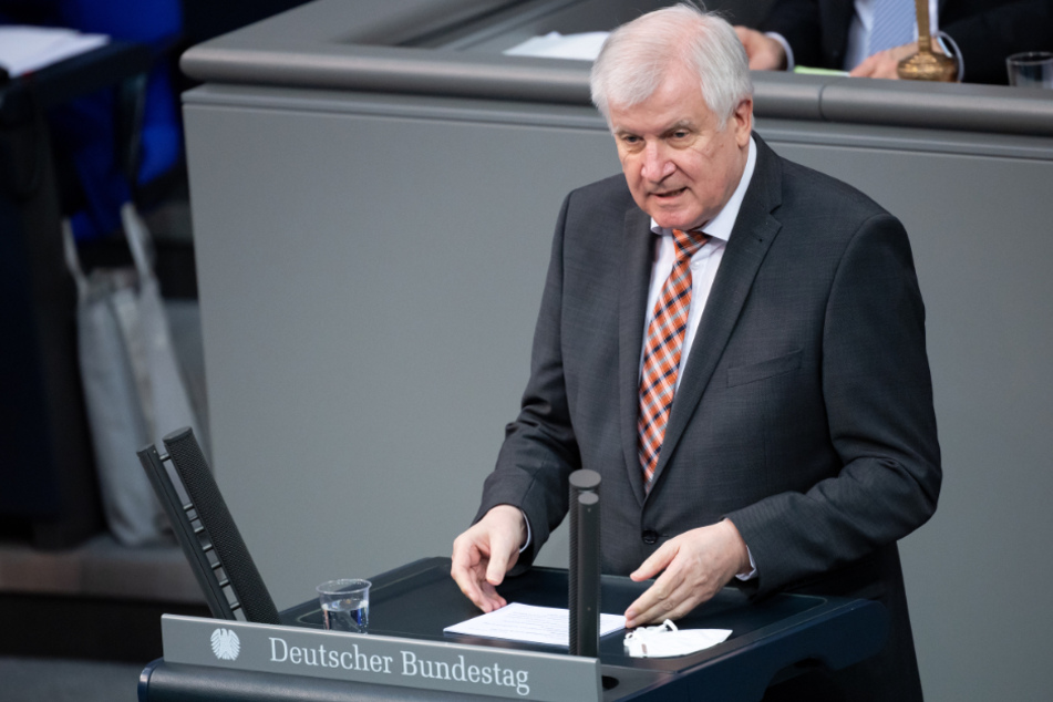 Deutlicher Appell von Horst Seehofer: "Verzicht auf Auslandsreisen ist Bürgerpflicht"