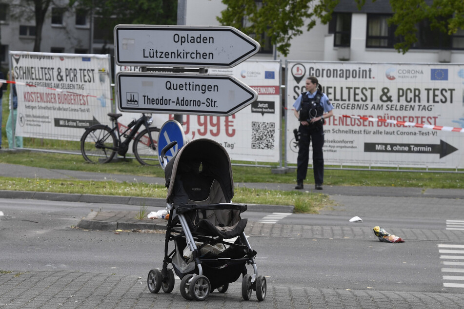 Bei dem Unfall in Leverkusen wurden eine Mutter und zwei Kinder teils schwer verletzt.
