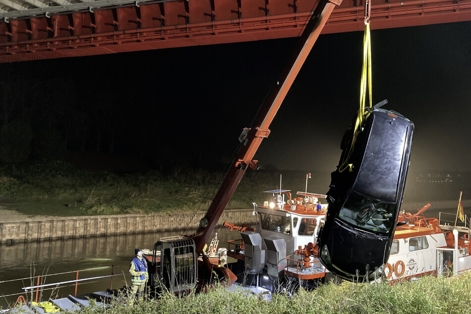 Nix mit dicken Fischen: Angel-Ausflug geht ins Wasser, Auto hängt am Haken