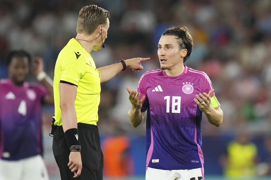 Auf Rocco Reitz (23, r.) wartet nach der Final-Pleite gegen England zumindest ein privates Highlight.