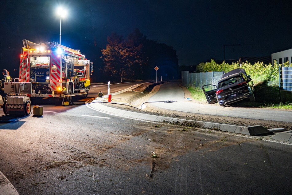 Der VW T-Roc des Fahranfängers (18) krachte in einen Zaun.