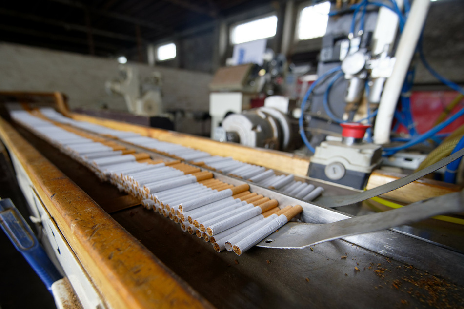 In der illegalen Fabrik wurden wöchentlich rund zehn Millionen Zigaretten produziert. (Archivfoto)