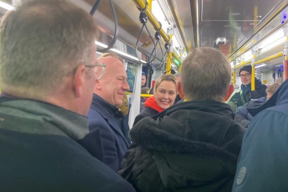 Die Berliner U-Bahn ist voll, nicht nur mit Politikern.