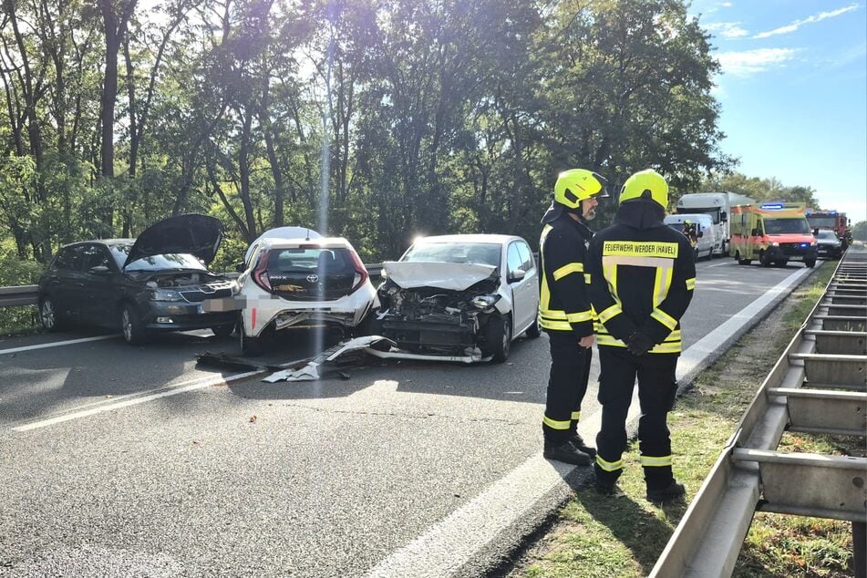 Unfall A: Crash auf der A20 bei Groß Kreutz: Seat kracht in Stauende