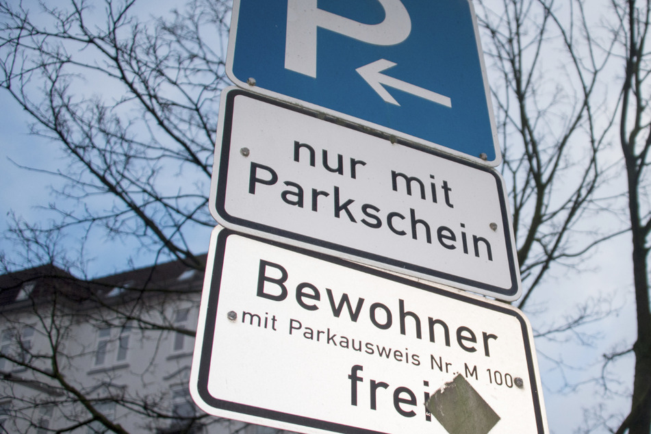 Die Deutsche Umwelthilfe findet, dass die Parkausweise mindestens 360 Euro pro Jahr kosten sollten.