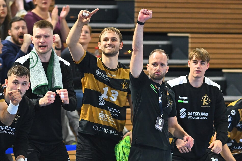 André Haber (39, 2.v.r.) ist sicher: Erreicht sein Team das Level des Saisonauftakts, ist der Sieg in Balingen drin.
